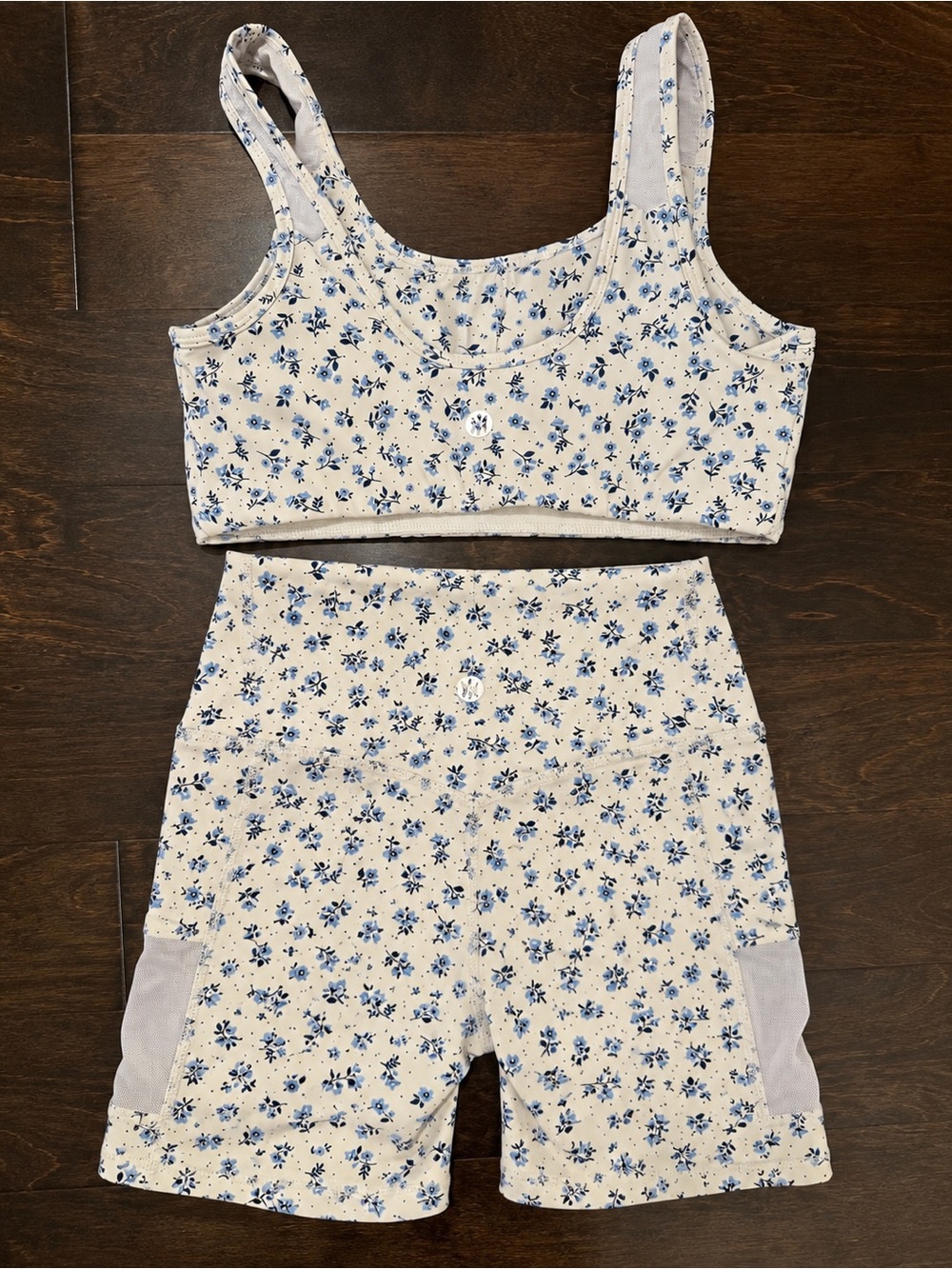 Astoria Activewear NWOT dainty blue floral print SET top (M) and bottoms (S)